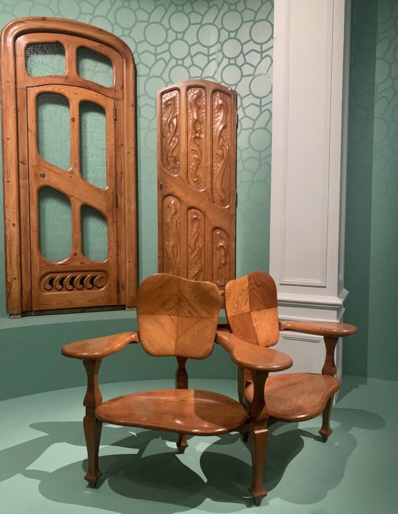 「Casa Battloの椅子」アントニオ・ガウディ1906年