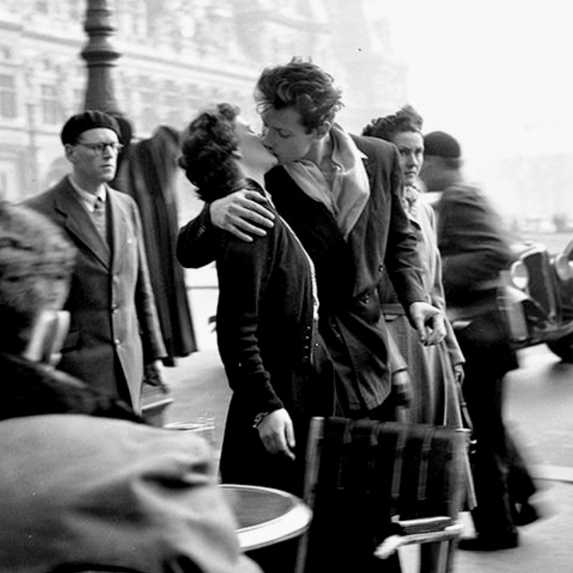 パリ市庁舎前のキス−ドアノー