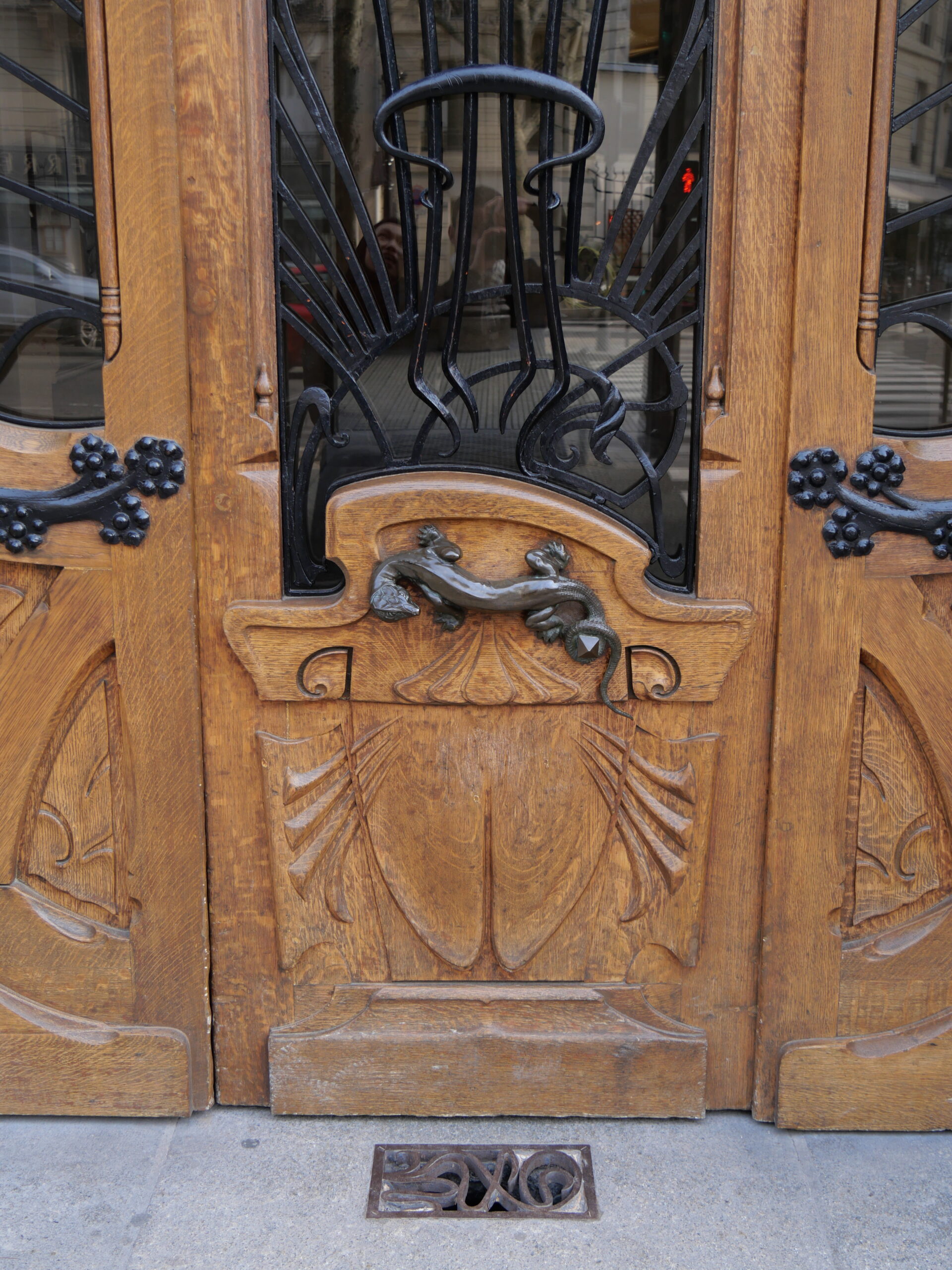 ImmeubleLavirotte−ドア−トカゲ