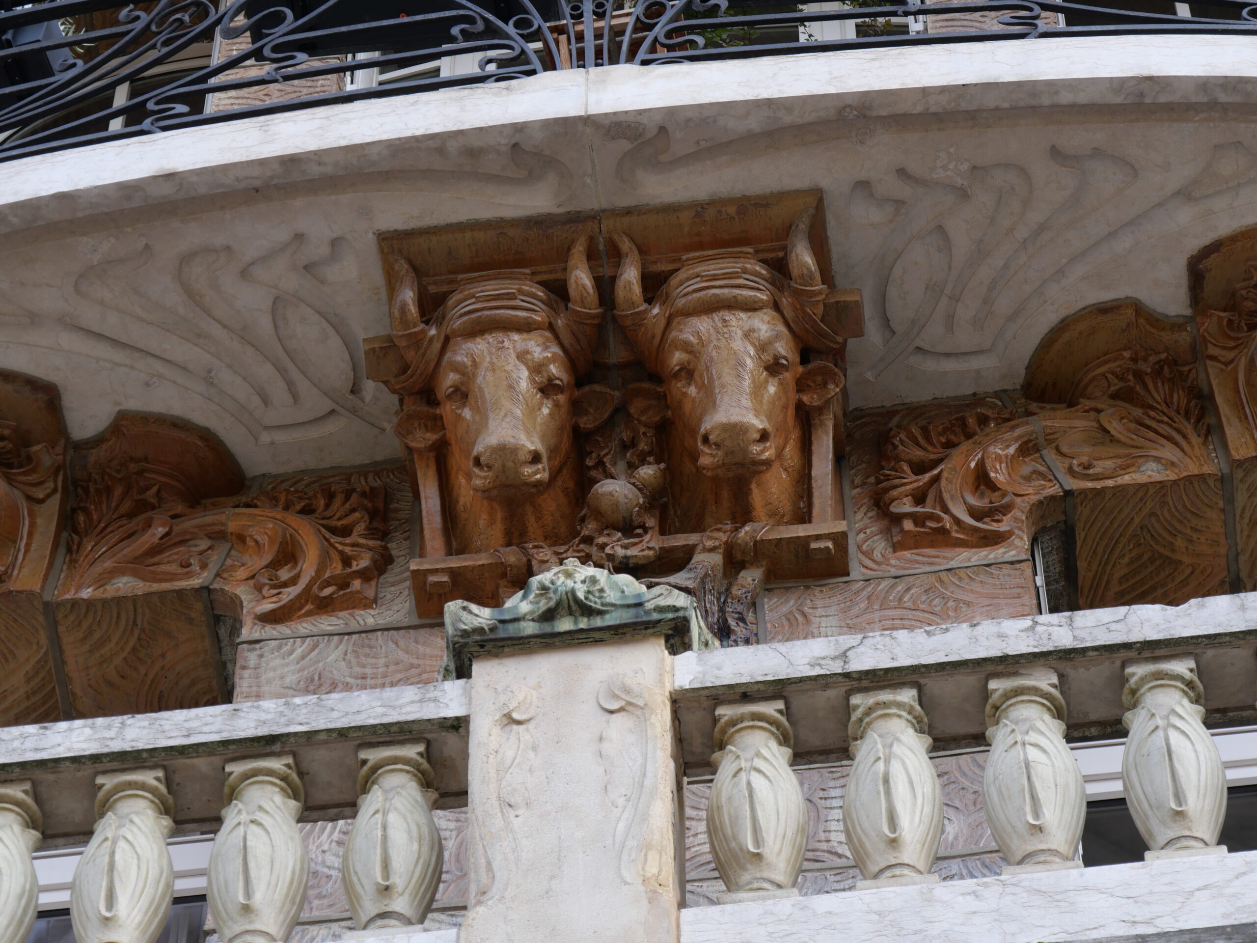 Immeuble Lavirotte、牛